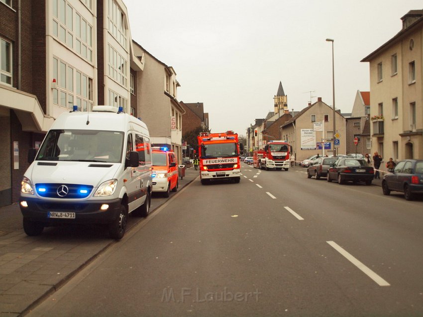 Weisses Pulver im Buero gefunden Koeln Porz Mitte Hauptstr P401.JPG